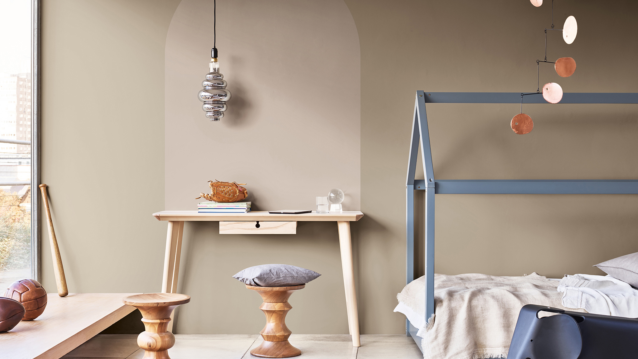 Painted arch above desk with child’s bed Dulux_CF21_how-to_arch_child’s bedroom_Global_1