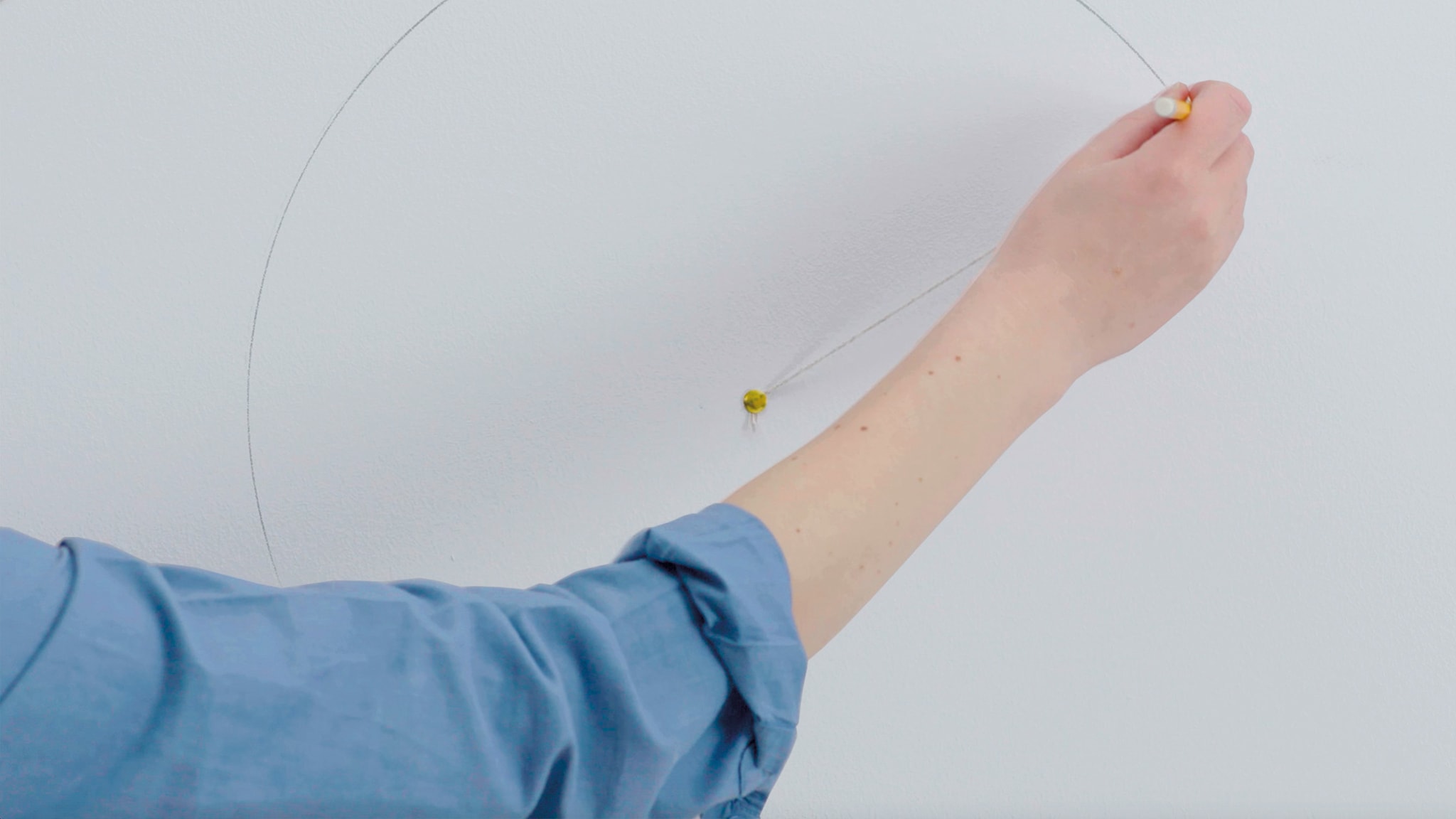Create a circle outline Deco-Paints-Colour-Futures-Colour-of-the-Year-2019-How-to-circle-3