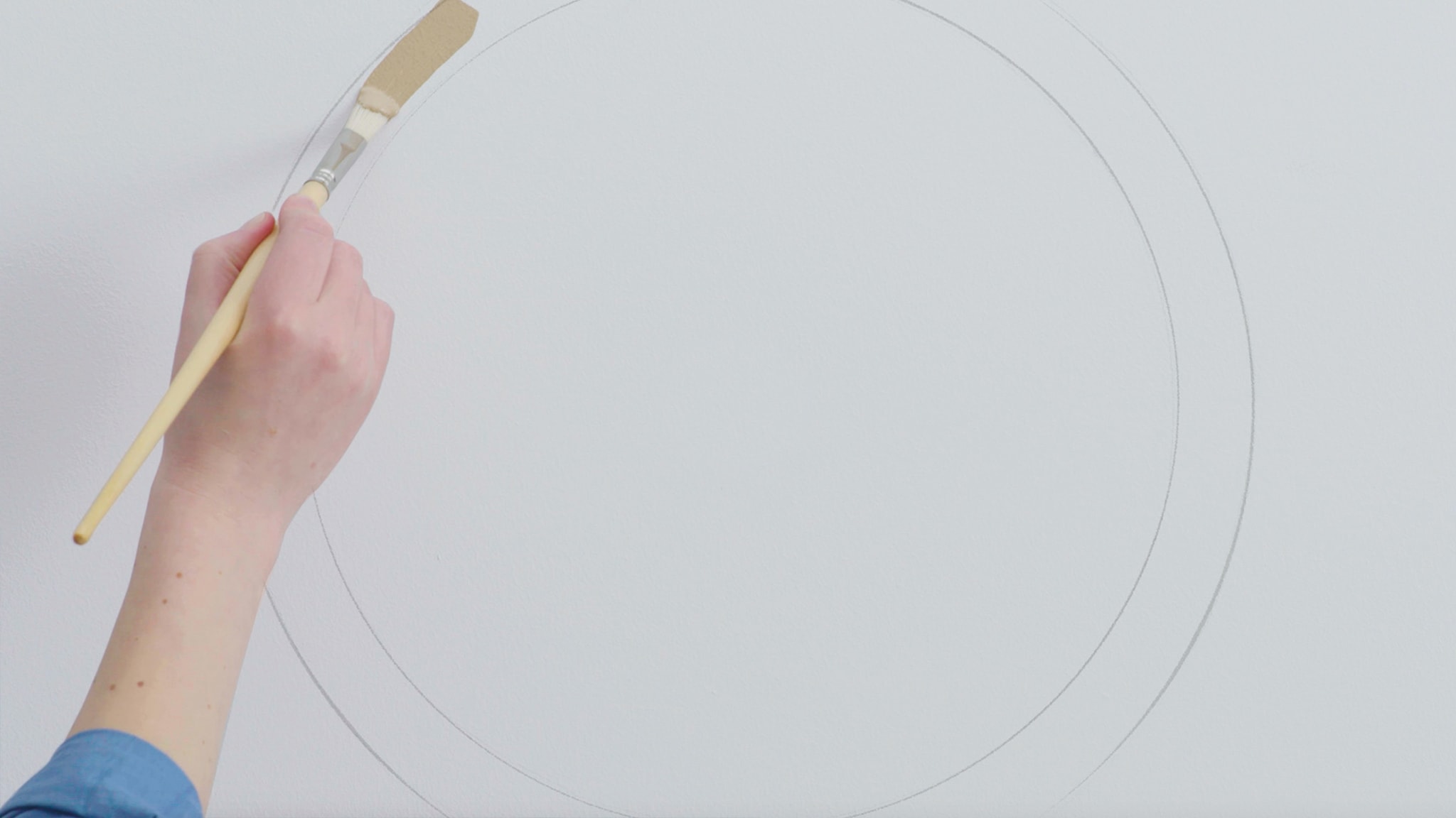 Paint in the circle design Deco-Paints-Colour-Futures-Colour-of-the-Year-2019-How-to-circle-4