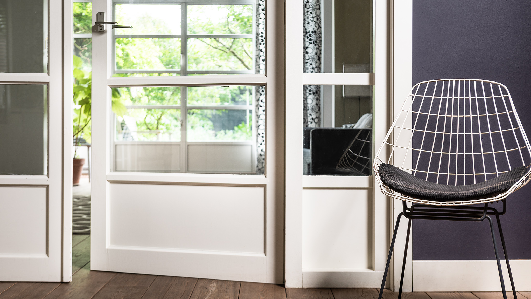 White interior doors with purple wall dulux-simply-refresh-windows-doors-ideas-global-3