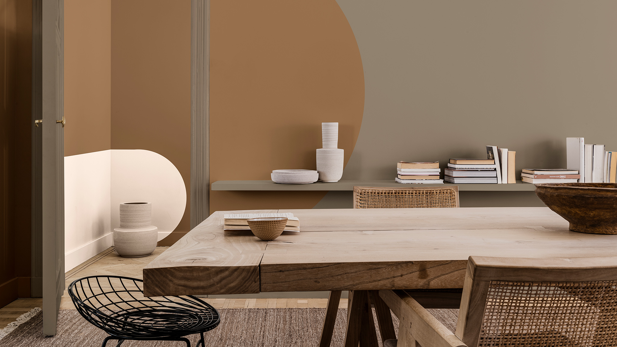 Dining room with graphic painted arches in cream and brown on walls Dulux_CF21_ Colour_of_the_year_Timeless_colors_global_3