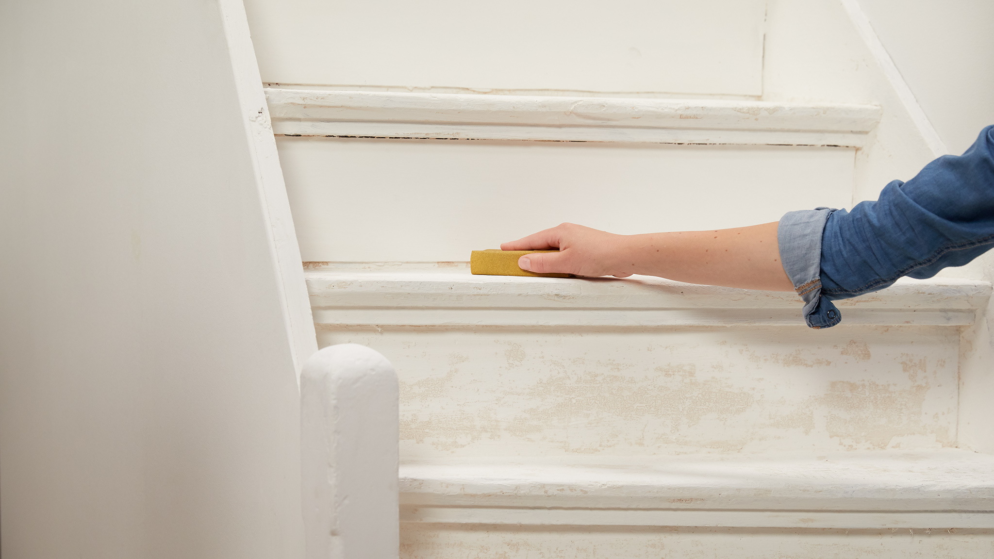 Sanding stairs dulux_simply_refresh_floors_stairs_global_2