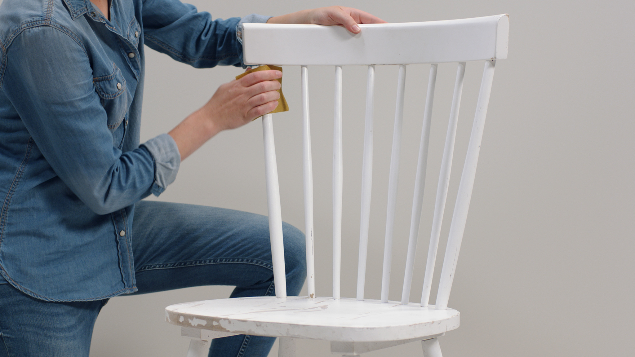Sanding chair dulux_simply_refresh_furniture_global_2