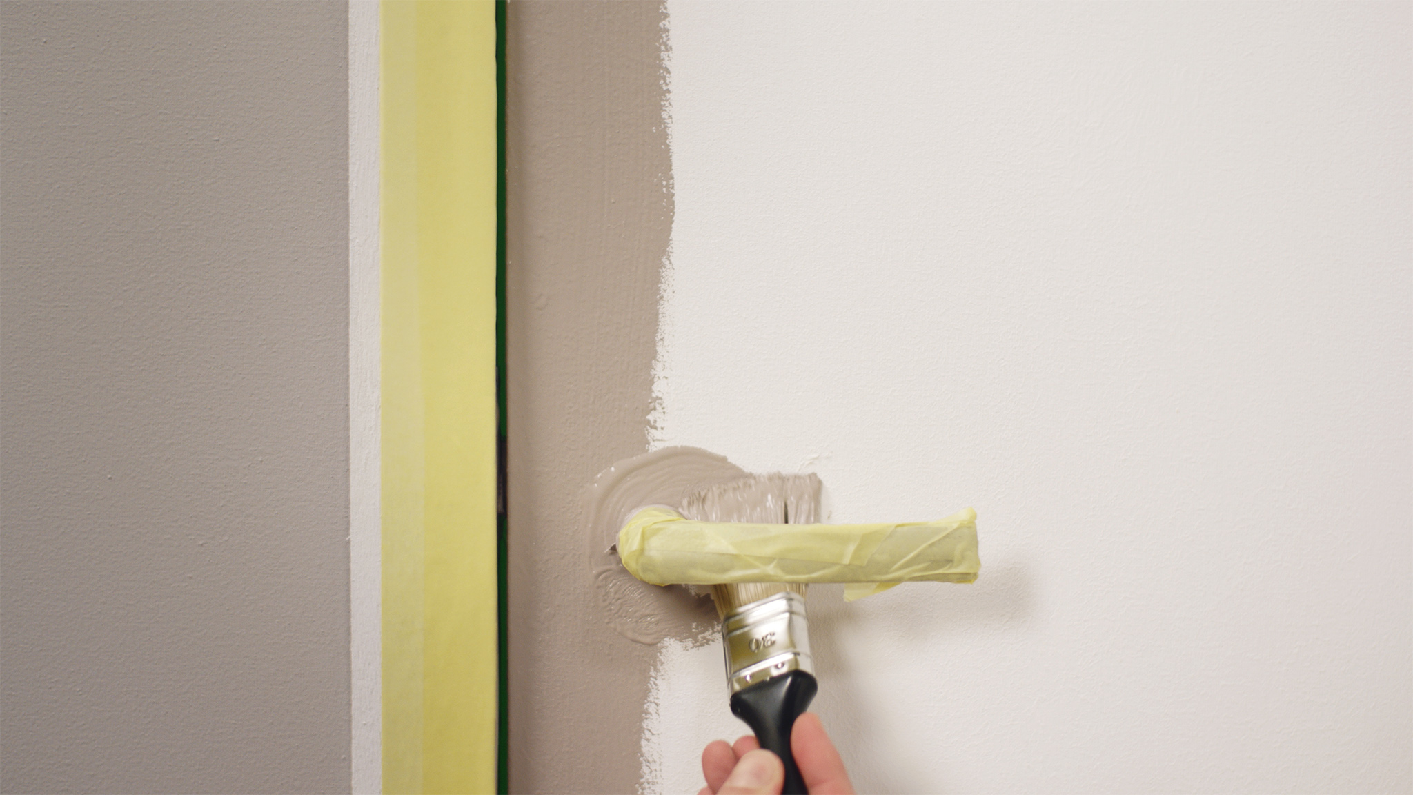 Painting a door dulux_simply_refresh_windows_doors_global_3