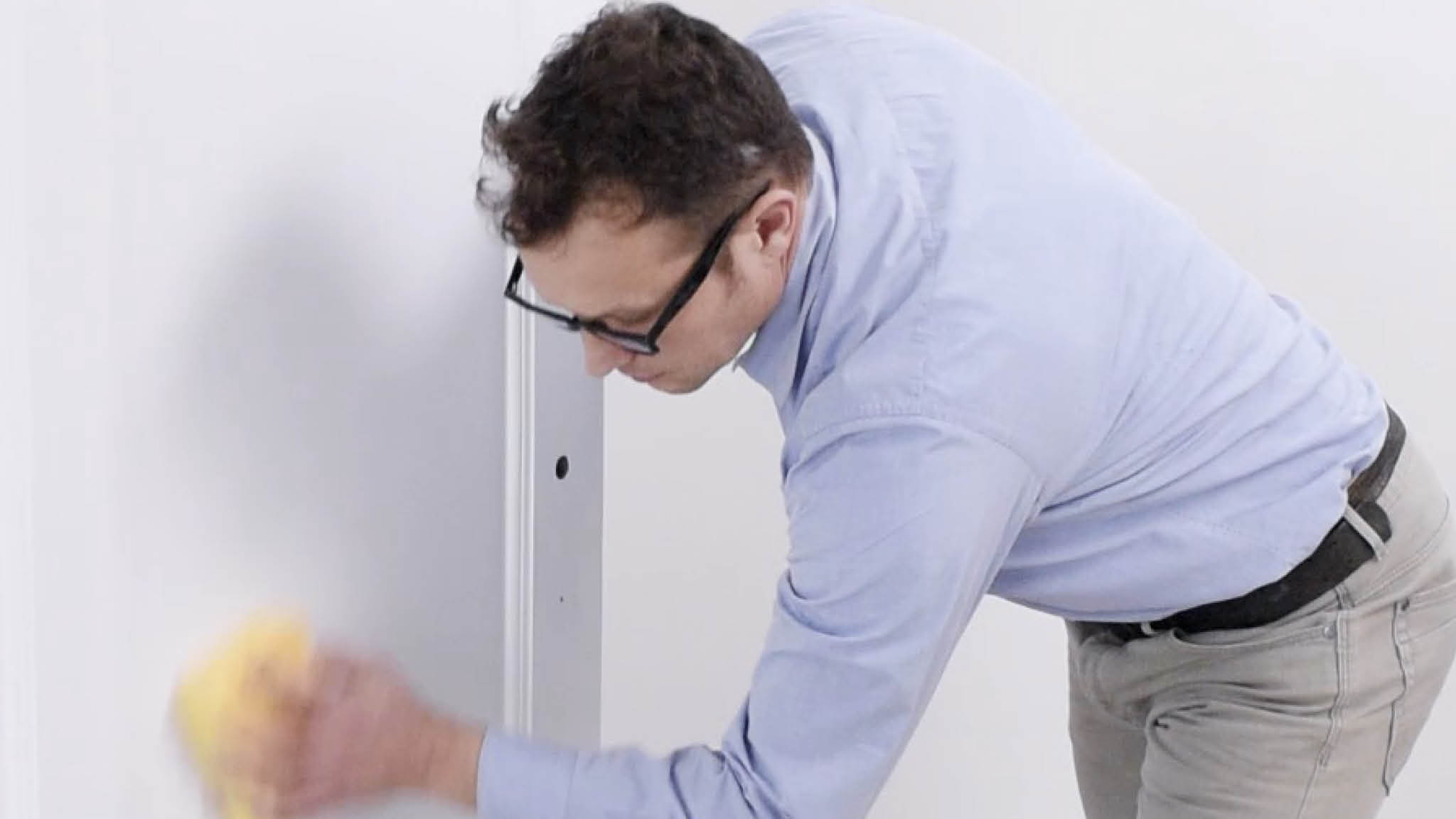 Dust down your walls To get an ultra-smooth finish, it’s essential that you dust down your walls before you start to paint.