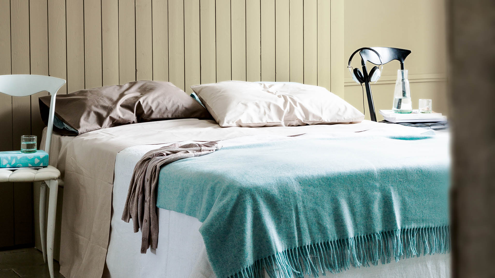 Neutral bedroom Don’t dismiss neutrals when it comes to creating a soft and dreamy bedroom scheme. A palette of pale shades that contain warm earthy tones is a sophisticated way to create a romantic look.