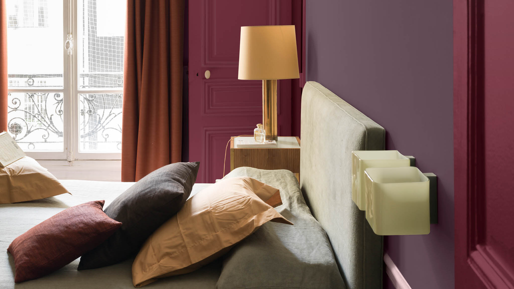 Purple bedroom Emulate the luxury of a boutique-style hotel with a palette of rich purples. Sumptuous and brooding, purple can be difficult to handle, but with the right combination of complementary colours it can feel incredibly cosy.