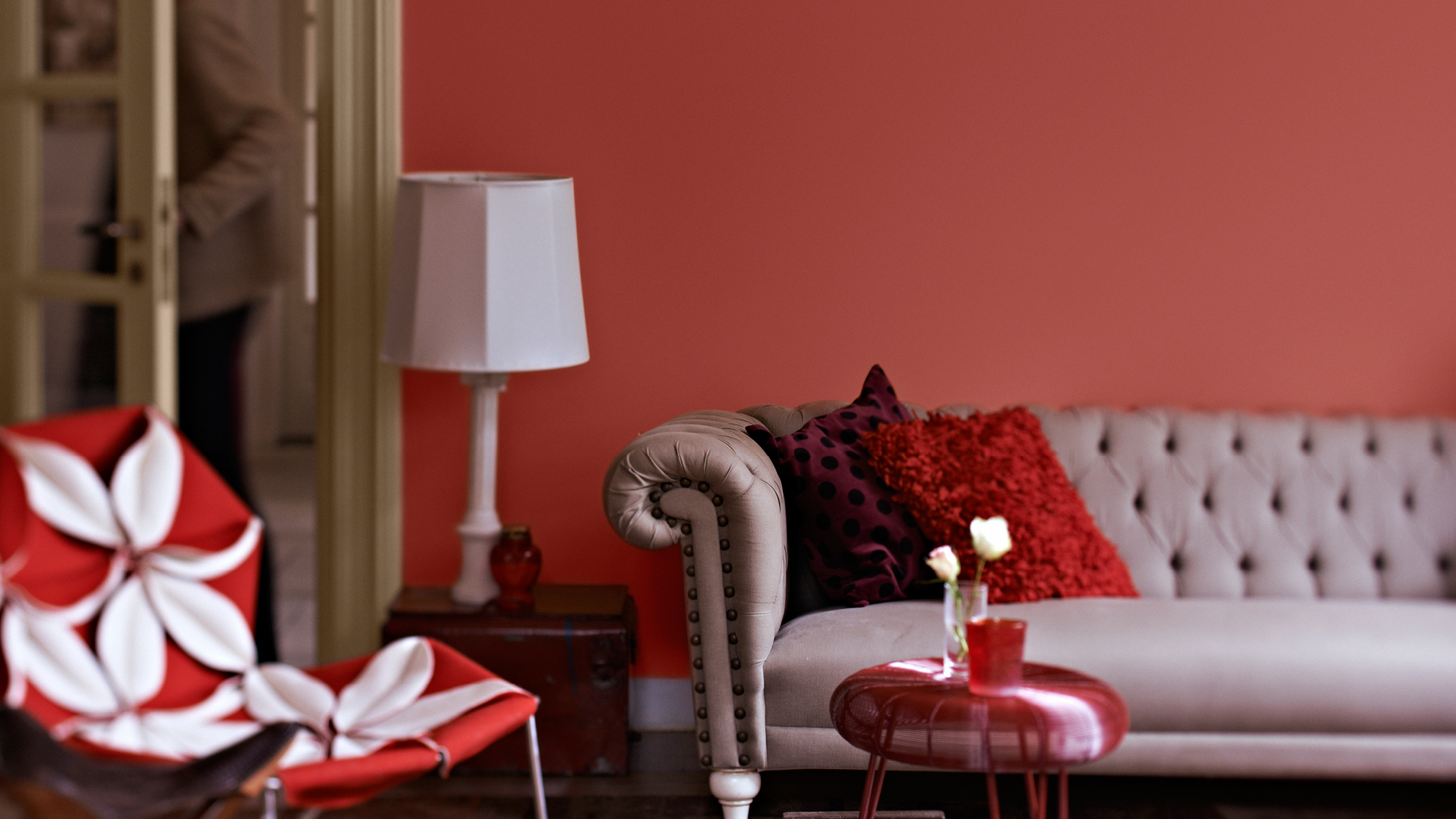 Red living room Rich and warming, russet will transform your living room into an inviting entertaining space that you’ll love showing off to visitors.