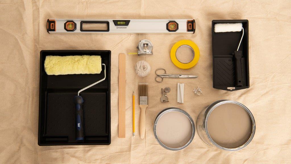 Painting equipment including rollers and paint Dulux_CF21_how-to_arch_tools_Global_2